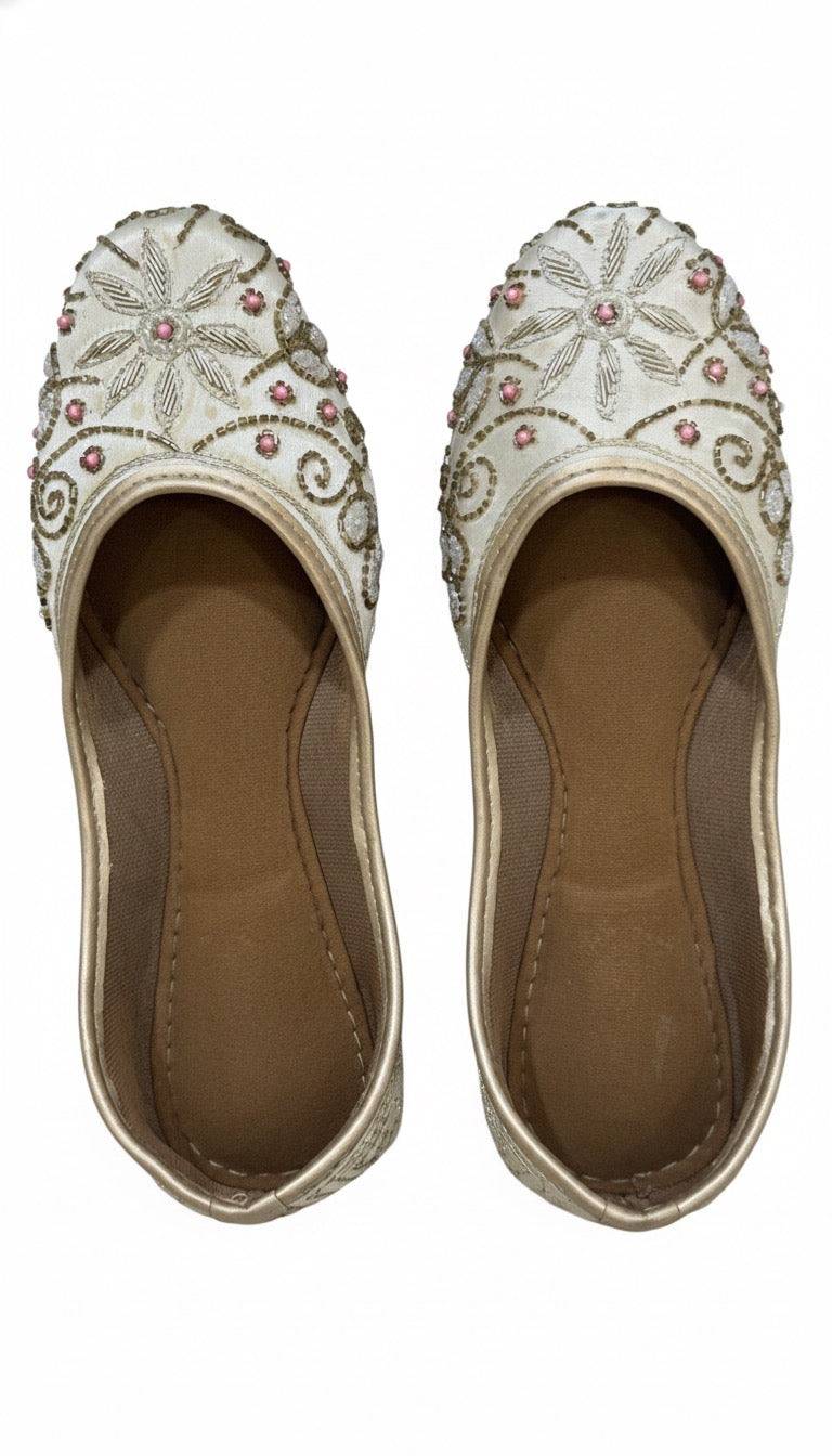 Gulnaar Ivory Embroidered Juttis