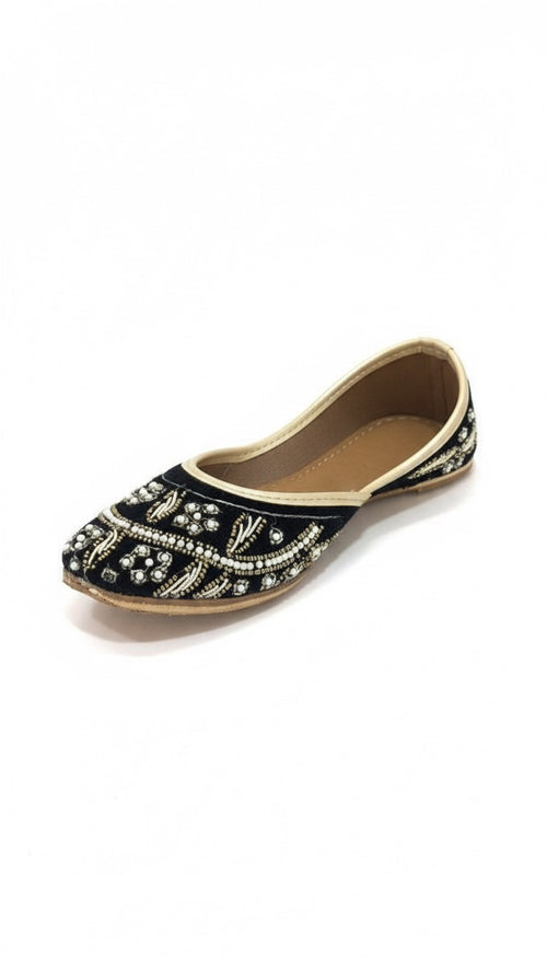 Noor-e-Black Embroidered Juttis